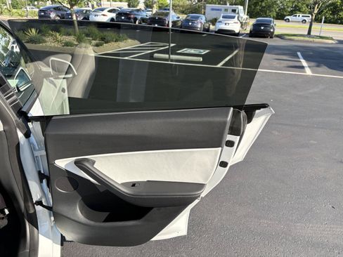 Used 2021 Tesla Model Y Long Range AWD/4WD image 13