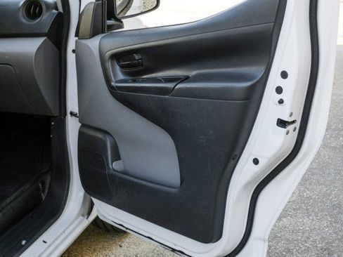Used 2020 Nissan NV200 S FWD image 40