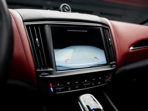 Used 2022 Maserati Levante GT AWD/4WD image 53