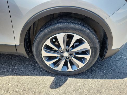 Used 2022 Buick Encore Preferred FWD image 9
