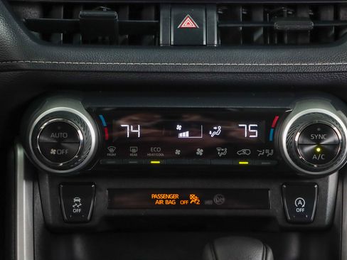 Used 2022 Toyota RAV4 XLE FWD image 20