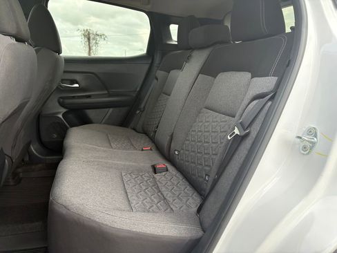 Used 2025 Nissan Kicks SV AWD/4WD image 14