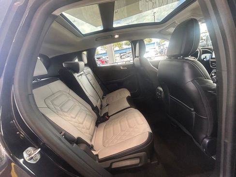 Certified 2024 Ford Escape SE w/ PHEV Premium Package FWD image 31