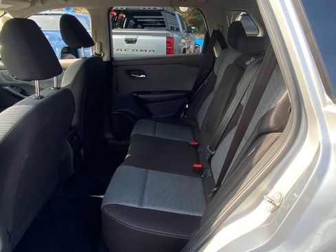 Used 2023 Nissan Rogue SV image 8