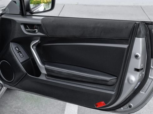 Used 2017 Toyota 86 RWD image 38