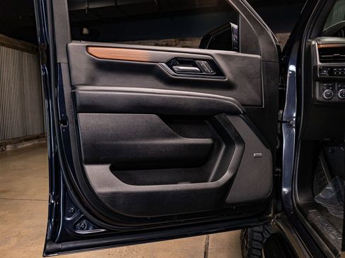 Used 2025 GMC Yukon XL Denali image 30