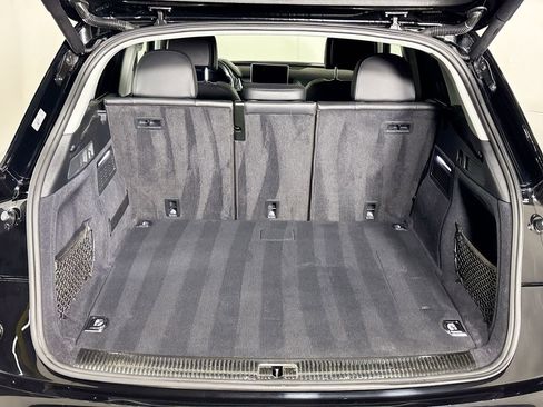 Used 2020 Audi Q5 e Prestige w/ Prestige Package image 22