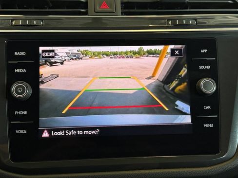 Used 2021 Volkswagen Tiguan SEL AWD/4WD image 21