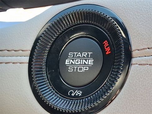 Used 2023 Jeep Compass Limited image 23