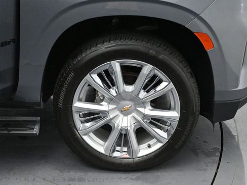 Used 2022 Chevrolet Suburban High Country AWD/4WD image 40