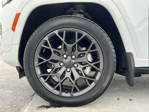 Used 2024 Jeep Grand Cherokee Summit image 10