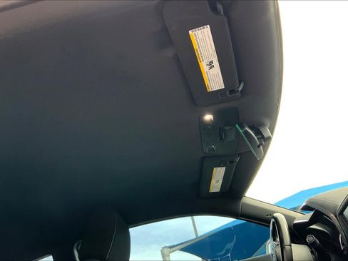 Used 2018 Chevrolet Camaro LT RWD image 13