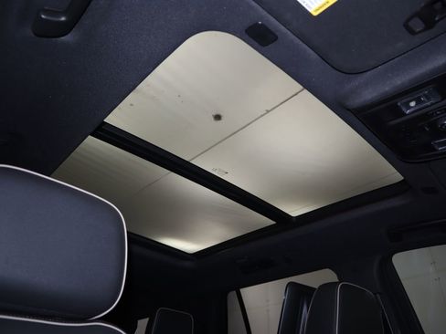 Used 2021 GMC Yukon SLT w/ SLT Premium Package image 18