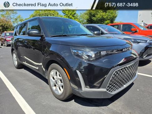 Used 2024 Kia Soul LX w/ Option Group 015 FWD image 3