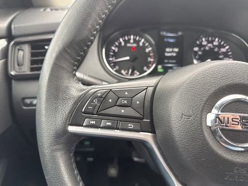 Used 2017 Nissan Rogue SV w/ Midnight Edition Package image 21