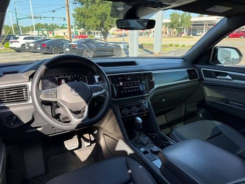 Used 2023 Volkswagen Atlas Cross Sport SEL R-Line AWD/4WD image 17