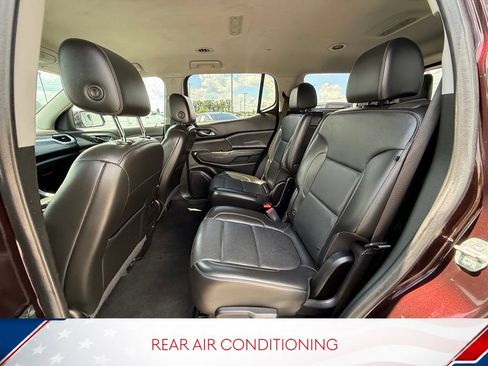 Used 2021 GMC Acadia SLT w/ LPO, Black Accent Package FWD image 7