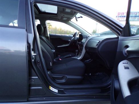 Used 2010 Toyota Corolla S image 18