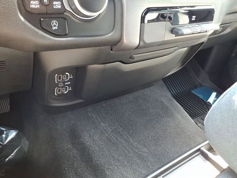 Used 2023 RAM 1500 Big Horn AWD/4WD image 9