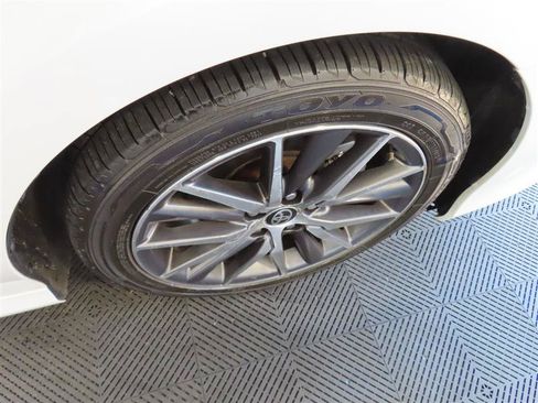 Used 2021 Toyota Camry XLE FWD image 9