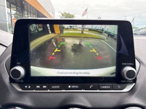 Used 2024 Nissan Sentra SV FWD image 17
