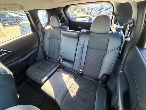 Used 2024 Mitsubishi Outlander FWD image 23