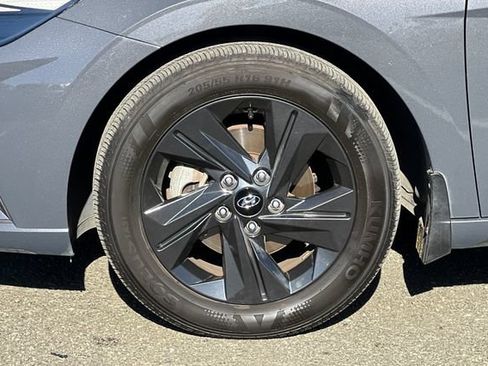 Certified 2023 Hyundai Elantra SEL FWD image 31