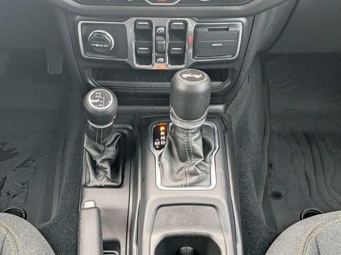 Used 2024 Jeep Wrangler Unlimited Sport AWD/4WD image 18