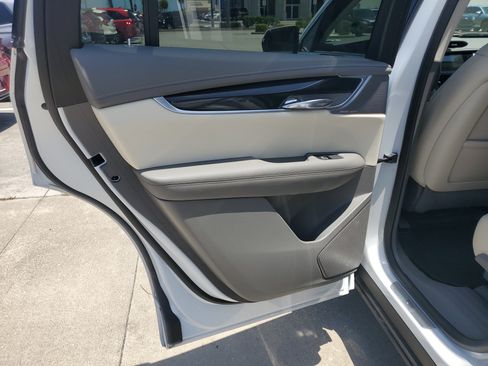 Used 2024 Cadillac XT6 Premium Luxury FWD image 16