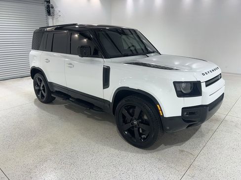 Used 2025 Land Rover Defender 110 X-Dynamic SE AWD/4WD image 7