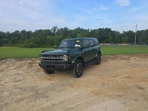 Used 2025 Ford Bronco Outer Banks AWD/4WD image 2