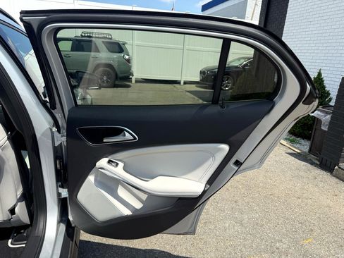 Used 2019 Mercedes-Benz GLA 250 4MATIC image 25