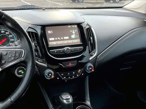 Used 2017 Chevrolet Cruze Premier image 6