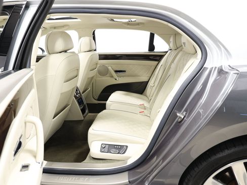 Used 2018 Bentley Flying Spur V8 AWD/4WD image 50