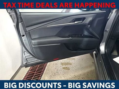 Used 2025 Toyota Camry SE w/ Multimedia Upgrade Package image 4