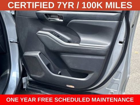 Used 2022 Toyota Highlander XLE AWD/4WD image 8