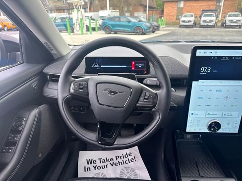 Used 2025 Ford Mustang Mach-E Premium AWD/4WD image 22