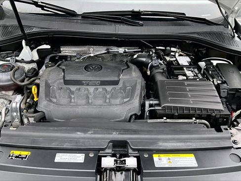 Used 2024 Volkswagen Tiguan SE image 35