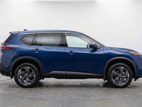 Used 2025 Nissan Rogue SV AWD/4WD image 11