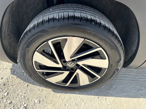 Used 2025 Volkswagen Atlas SE FWD image 25