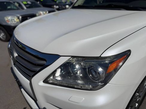 Used 2013 Lexus LX 570 4WD w/ Luxury Pkg image 22