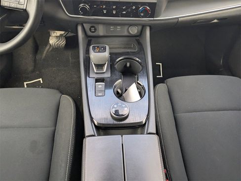 Used 2024 Nissan Rogue S image 21