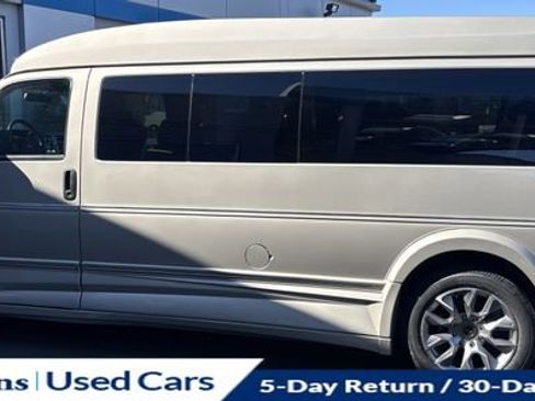 Used 2023 Chevrolet Express 2500 Extended RWD image 9