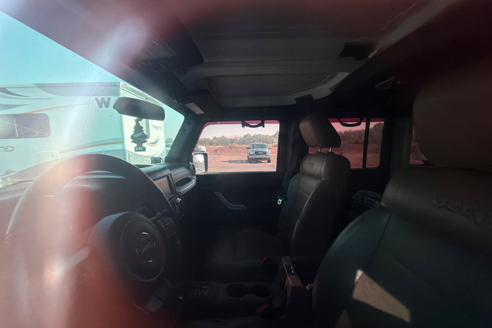 Used 2012 Jeep Wrangler Unlimited Rubicon w/ Connectivity Group AWD/4WD image 4