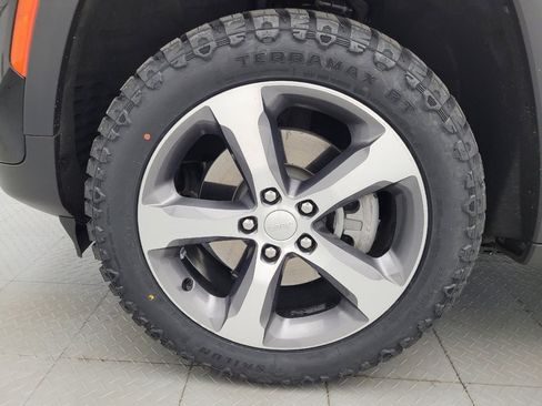 Used 2023 Jeep Grand Cherokee 4WD 4xe image 31
