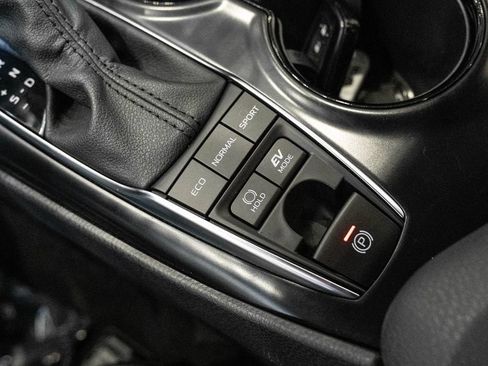 Certified 2020 Toyota Camry LE FWD image 24
