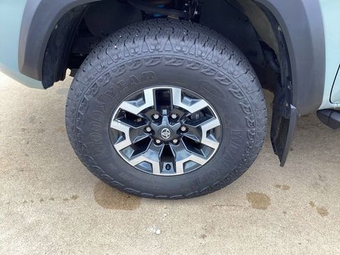 Used 2023 Toyota Tacoma TRD Off-Road w/ TRD Premium Off Road Package AWD/4WD image 35