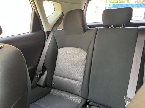 Used 2025 Kia Soul LX w/ LX Technology Package FWD image 36