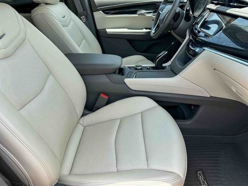 Used 2025 Cadillac XT6 Premium Luxury w/ Technology Package FWD image 24