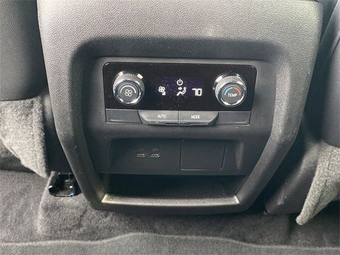 Certified 2025 Chevrolet Traverse LT image 28